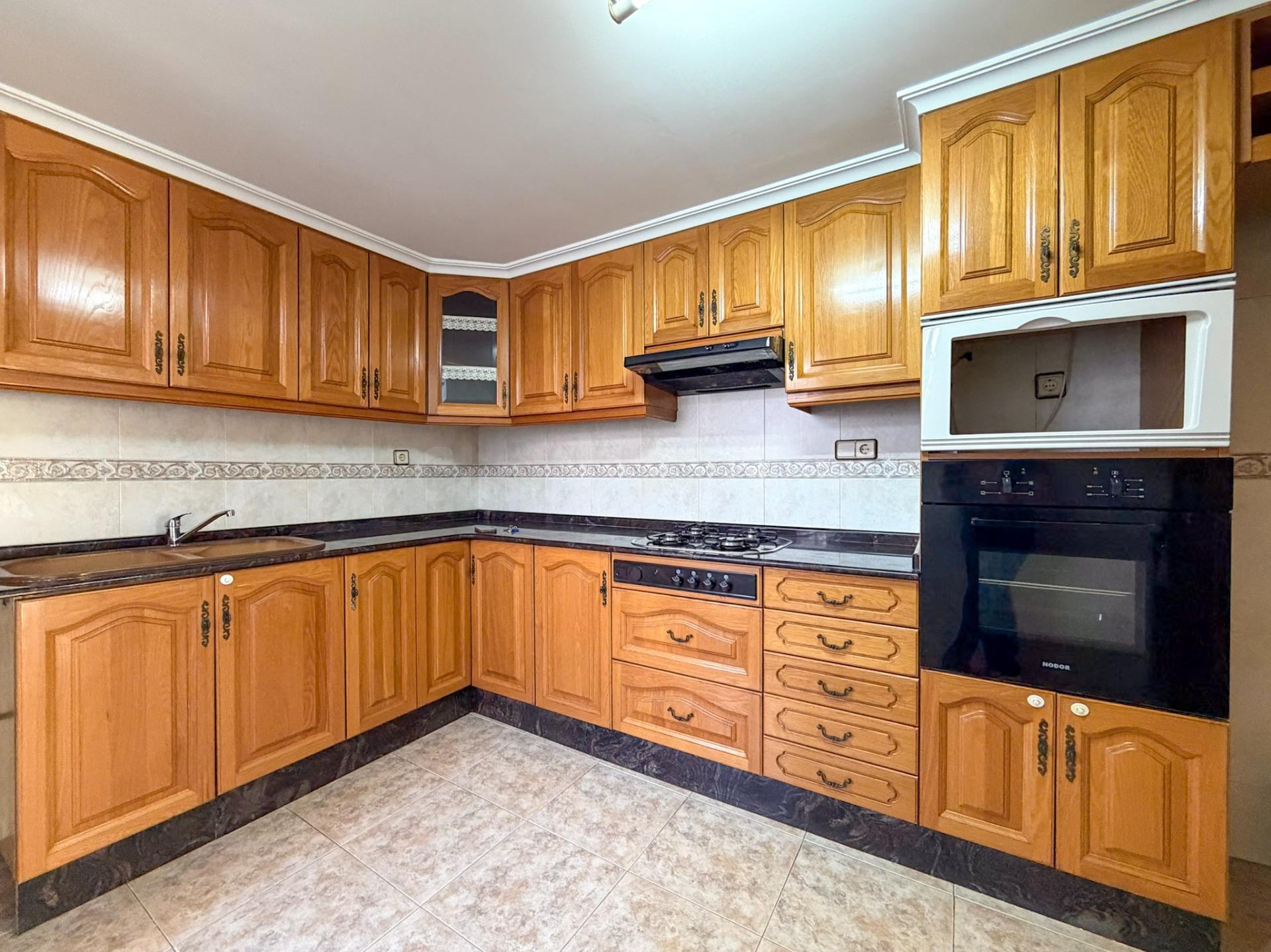 Piso de 4 habitaciones en alquiler en barrio Beteró