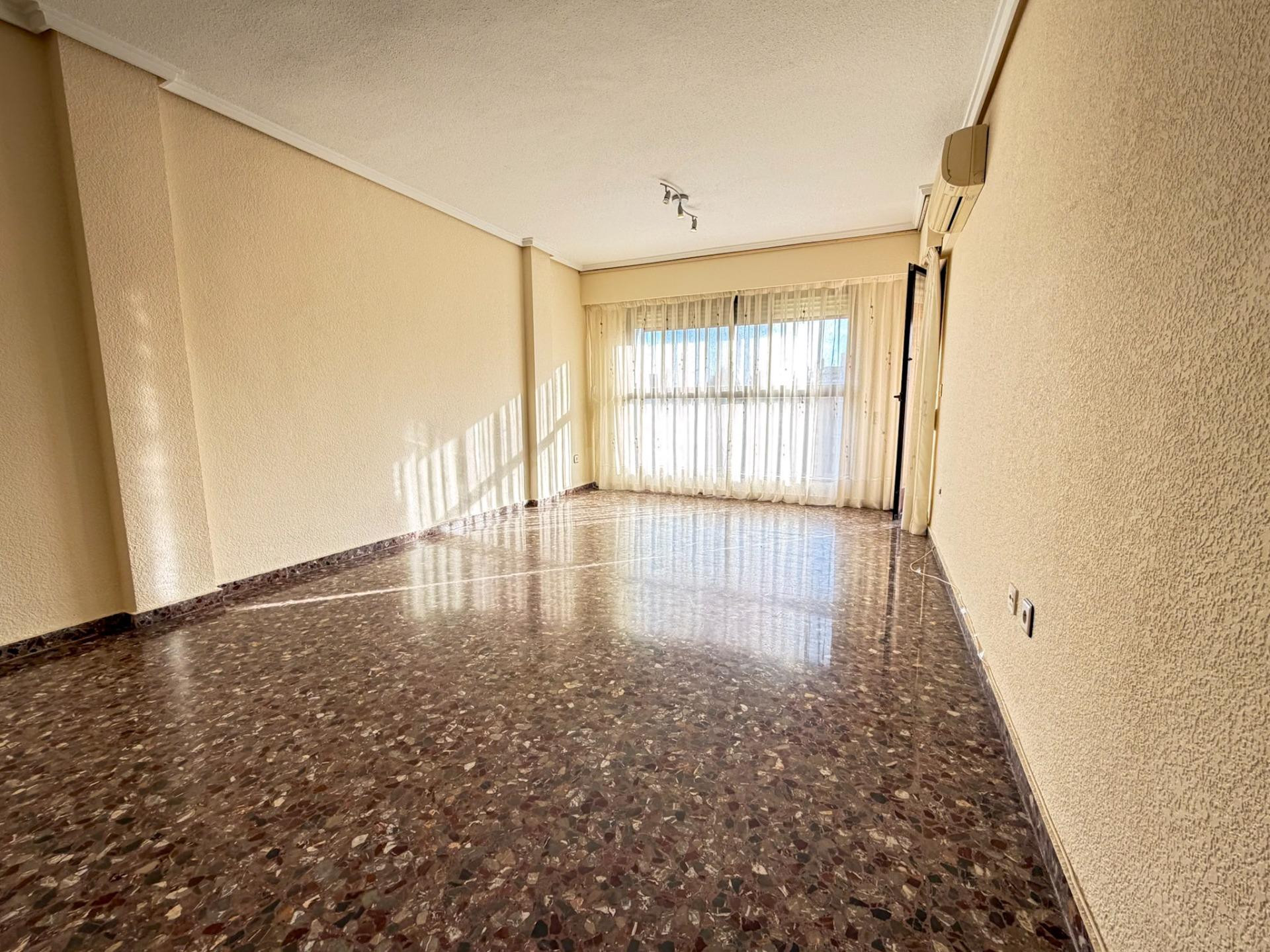 Piso de 4 habitaciones en alquiler en barrio Beteró - foto 3