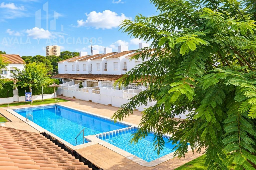 PISO EN VENTA, EN MAR DE CRISTAL CON PISCINA COMUNITARIA A POCOS MINUTOS DE LA PLAYA