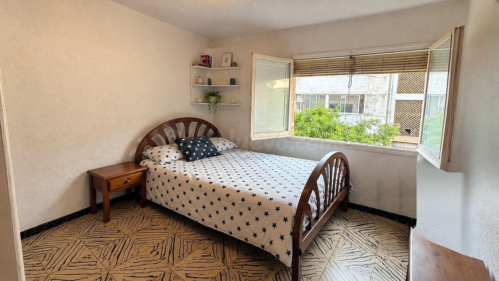 Oportunidad de inversión en Virgen del Remedio – 3 habitaciones, amplio salón y terraza, Alicante - foto 4