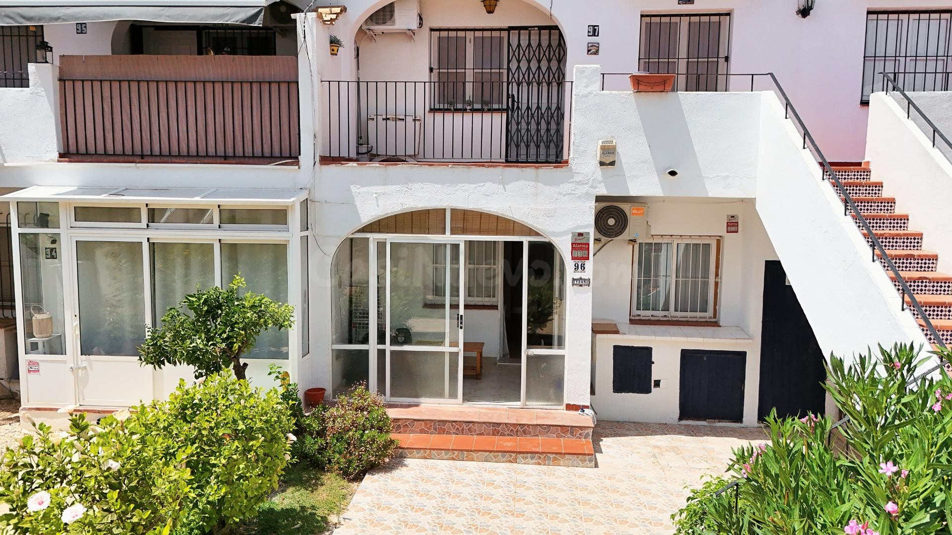 BUNGALOW EN PLANTA BAJA CON LICENCIA TURÍSTICA, PISCINA Y GARAJE – ¡IDEAL PARA INVERSIÓN!