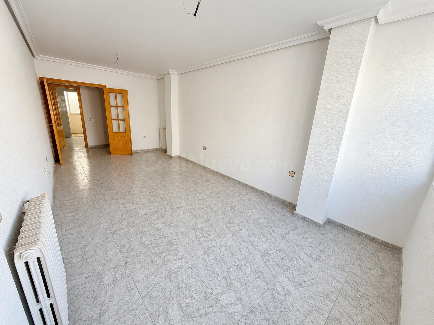 LUMINOSA VIVIENDA EN UNO DE LOS EDIFICIOS MÁS EMBLEMÁTICOS DE LA GRAN VÍA DE CARAVACA DE LA CRUZ - foto 5