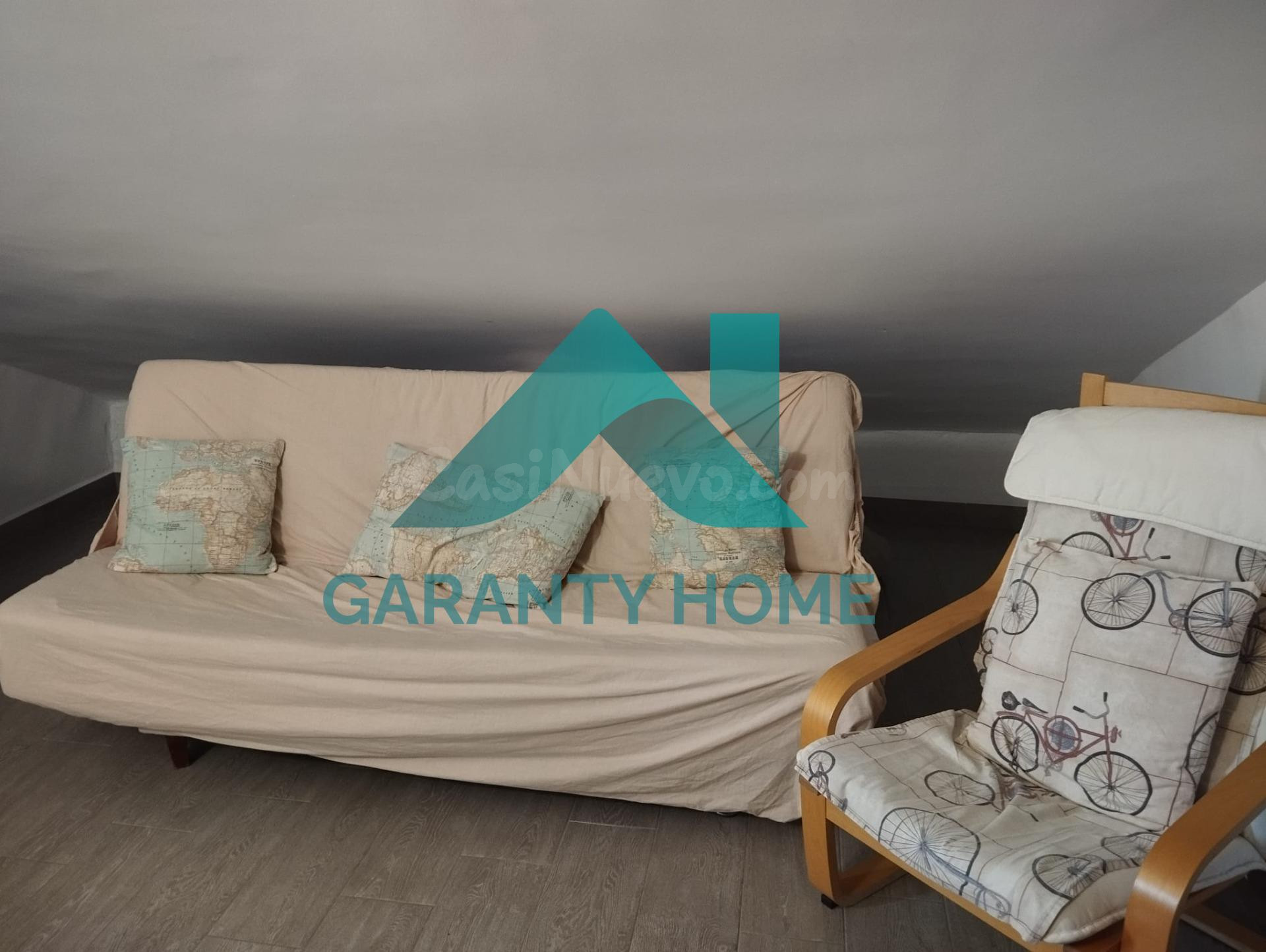 ¡SE ALQUILA APARTAMENTO ABUHARDILLADO REFORMADO!