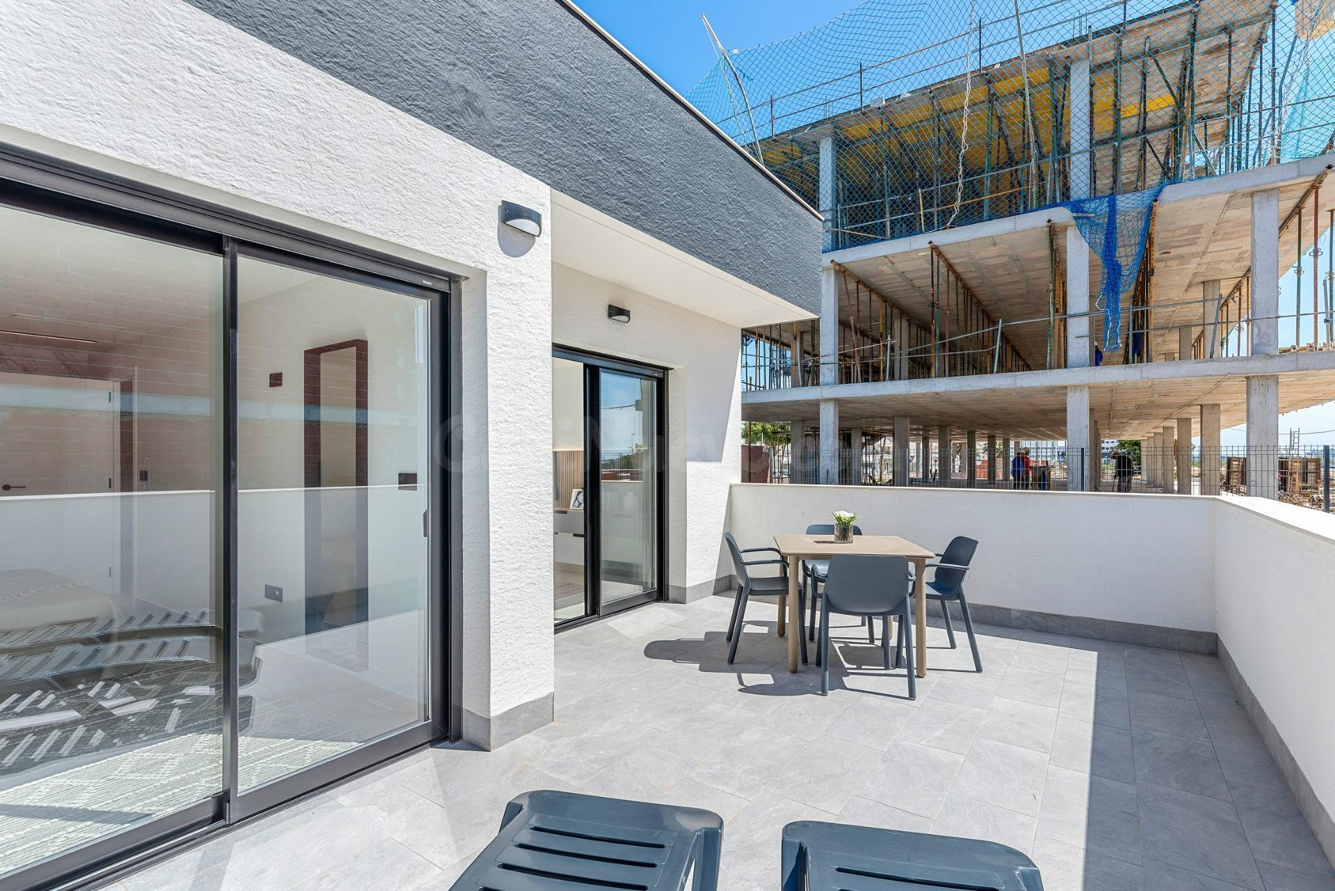 Apartamentos turísticos de obra nueva con licencia y vistas a la laguna en El Raso, Guardamar del Segura