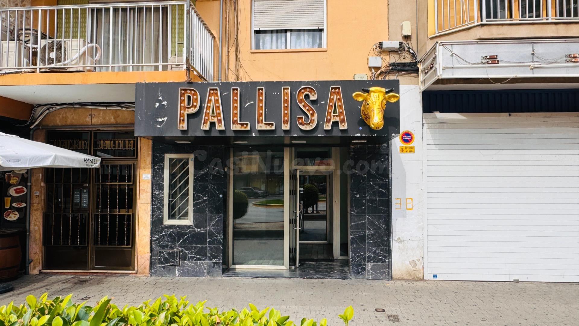 ¡Oportunidad única de inversión en la costa de Valencia! Se traspasa/vende excepcional local comercial con licencia definitiva de Pub en la codiciada Playa de Cullera.