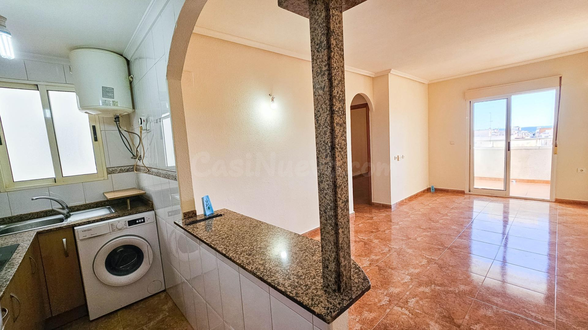 Luminoso apartamento con vistas al mar, 2 piscinas y opción de adquirir garaje — Torrevieja