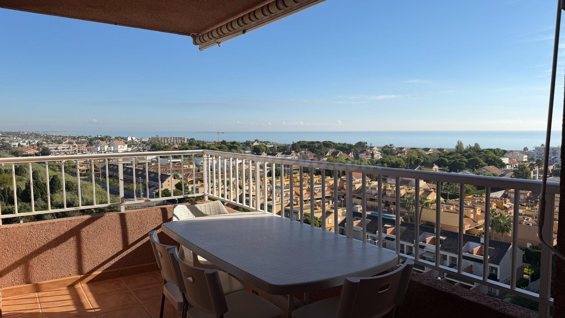 ¡Vistas despejadas al mar desde un piso 11 en Residencial El Brezo!