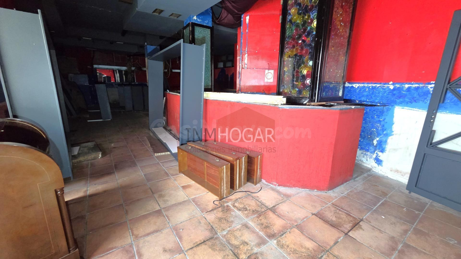 Amplio Local Comercial en la Zona Norte de Ávila – Oportunid - foto 4