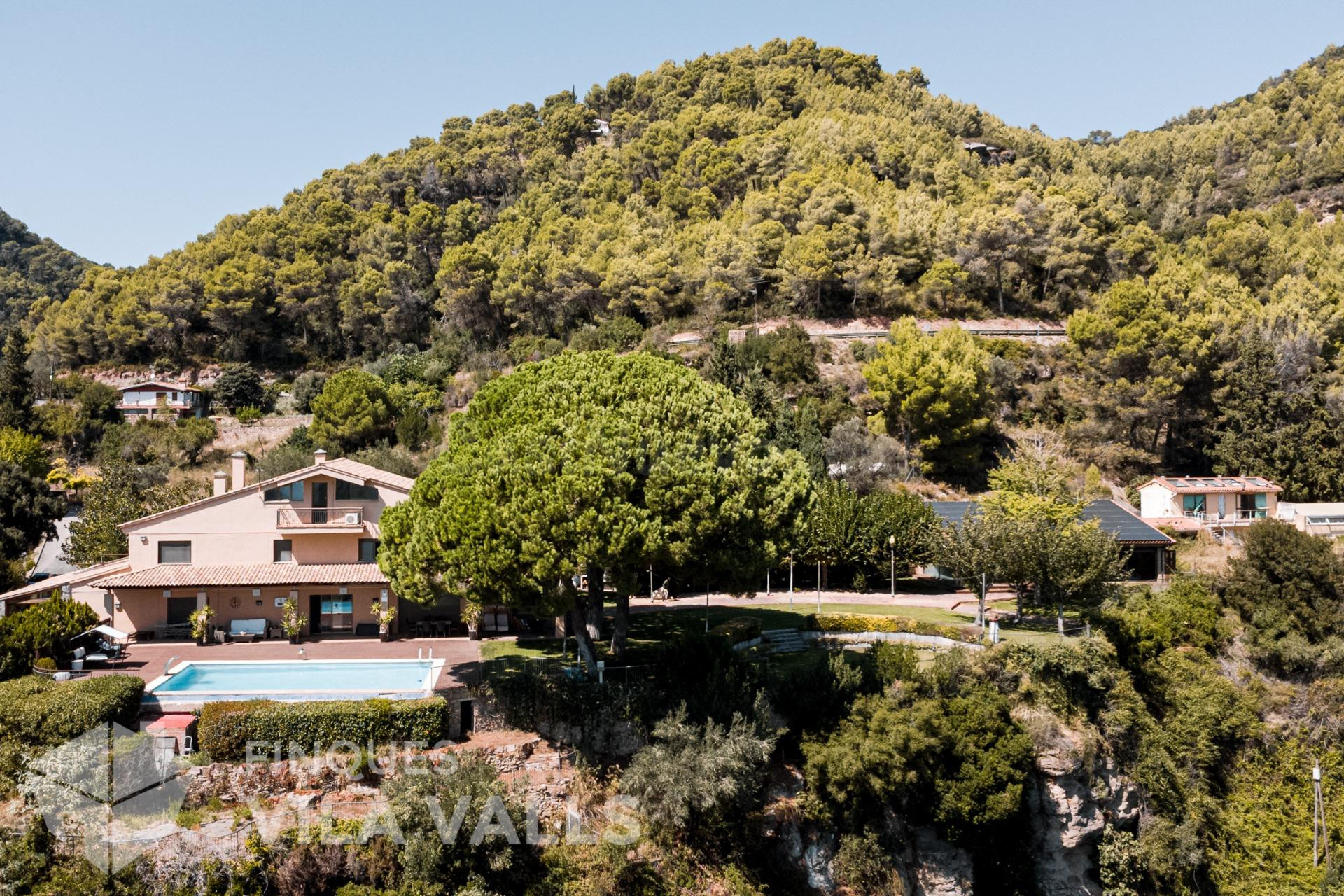 Villa de lujo con piscinas y finca de 6 ha en Sant Feliu de  - foto 5