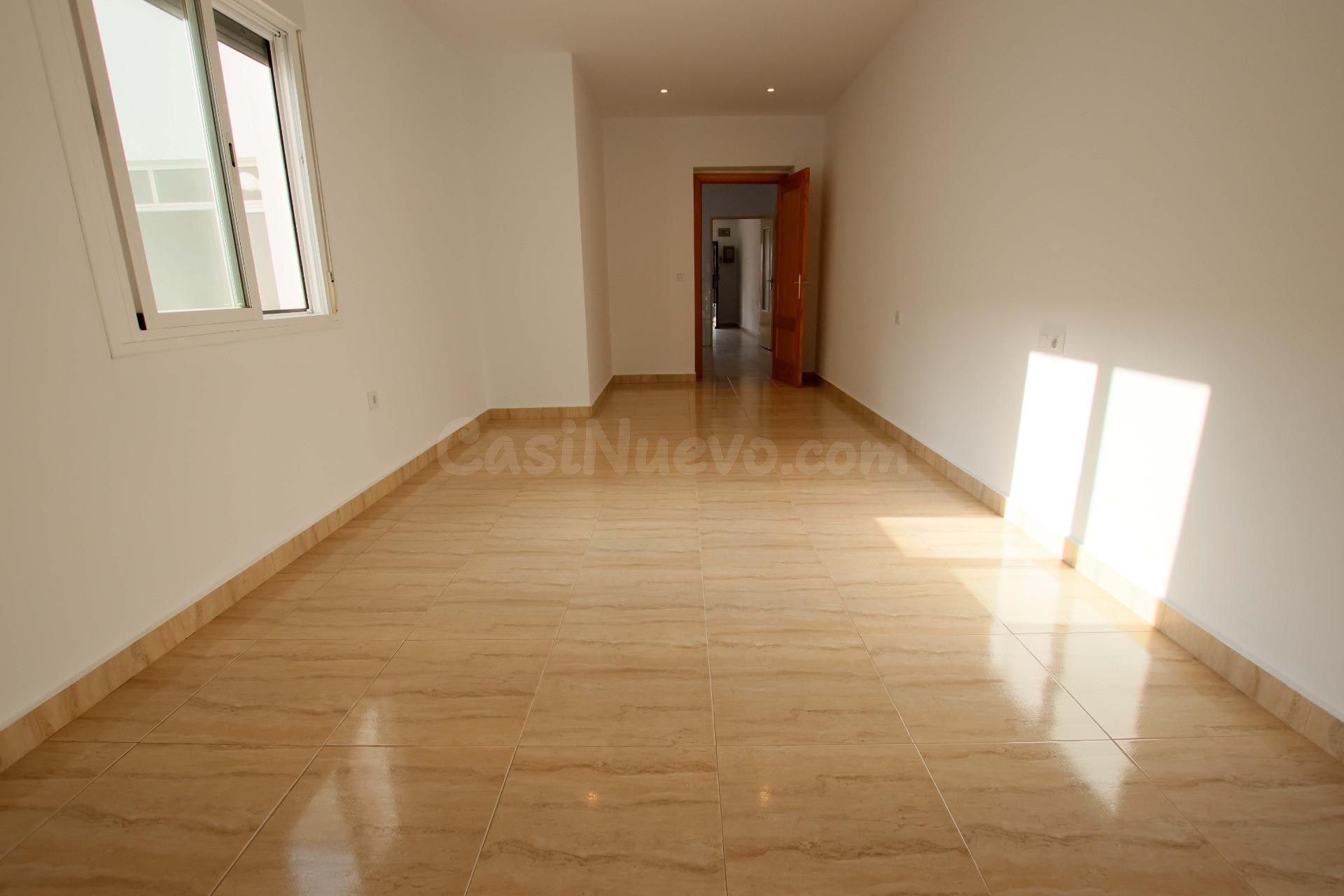 CASA CON COCHERA EN VALDELACALZADA - foto 4