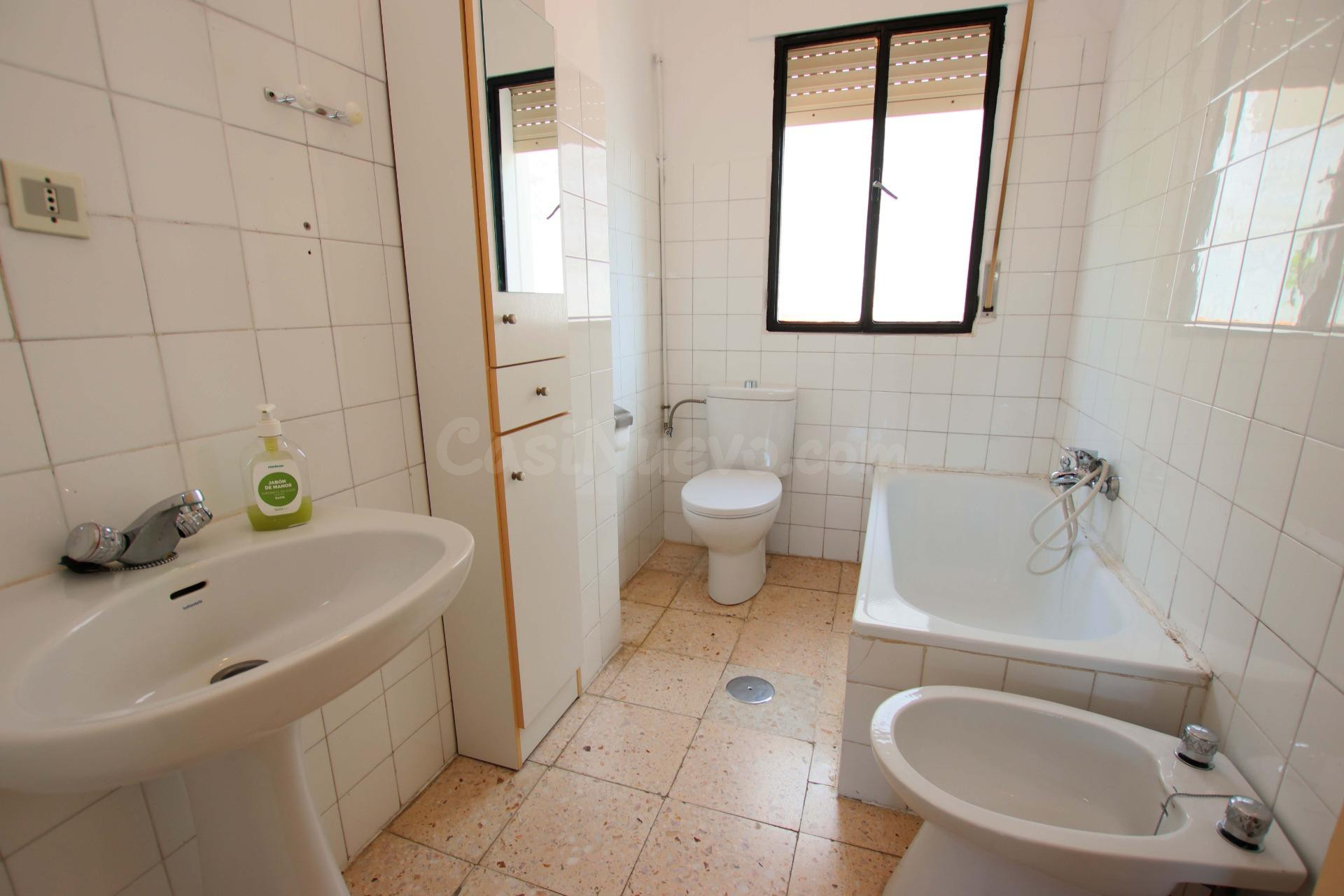 CASA CON COCHERA EN VALDELACALZADA - foto 5