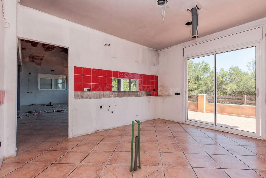 Casa independiente para reformar con vistas a la montaña en  - foto 2