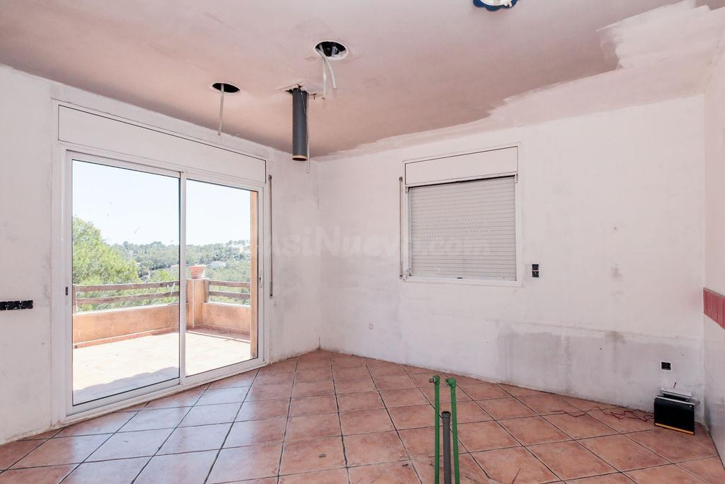 Casa independiente para reformar con vistas a la montaña en  - foto 3