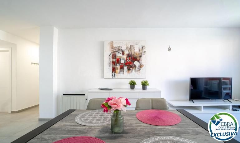 GRAN RESERVA Magnífico apartamento reformado con licencia turística, cerca de la playa y con piscinas y jardines comun - foto 3