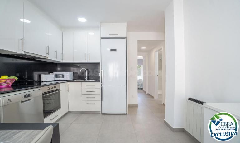 GRAN RESERVA Magnífico apartamento reformado con licencia turística, cerca de la playa y con piscinas y jardines comun - foto 4