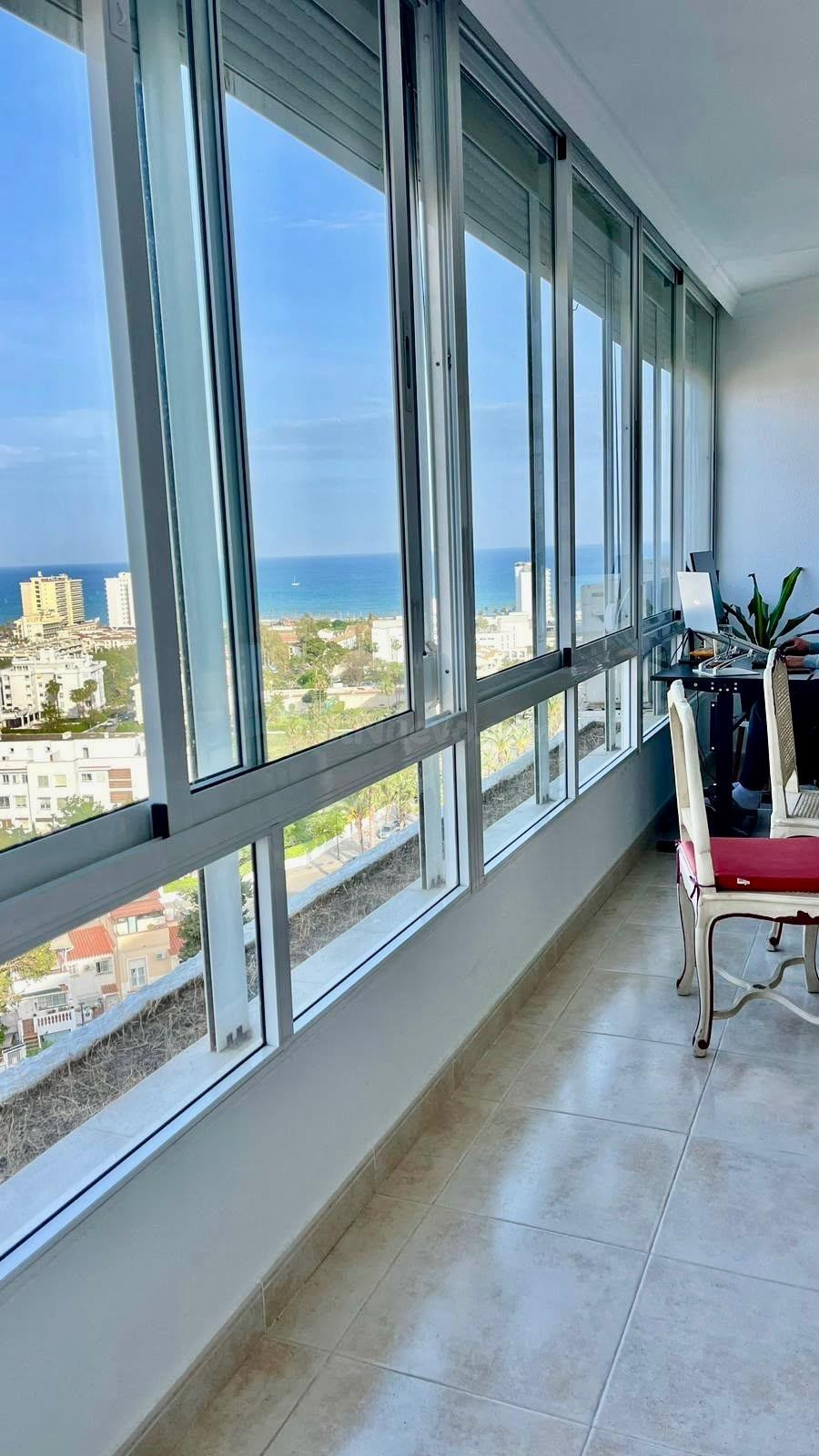 PISO LUMINOSO CON INCREÍBLES VISTAS AL MAR, GARAJE Y PISCINA EN  LA COLINA - TORREMOLINOS