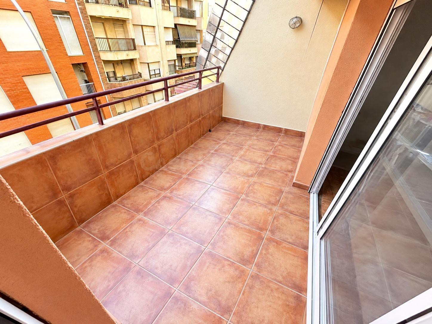 EXCLUSIVA – Magnífico piso reformado en segunda línea de la Playa de La Colonia, Águilas (Murcia)