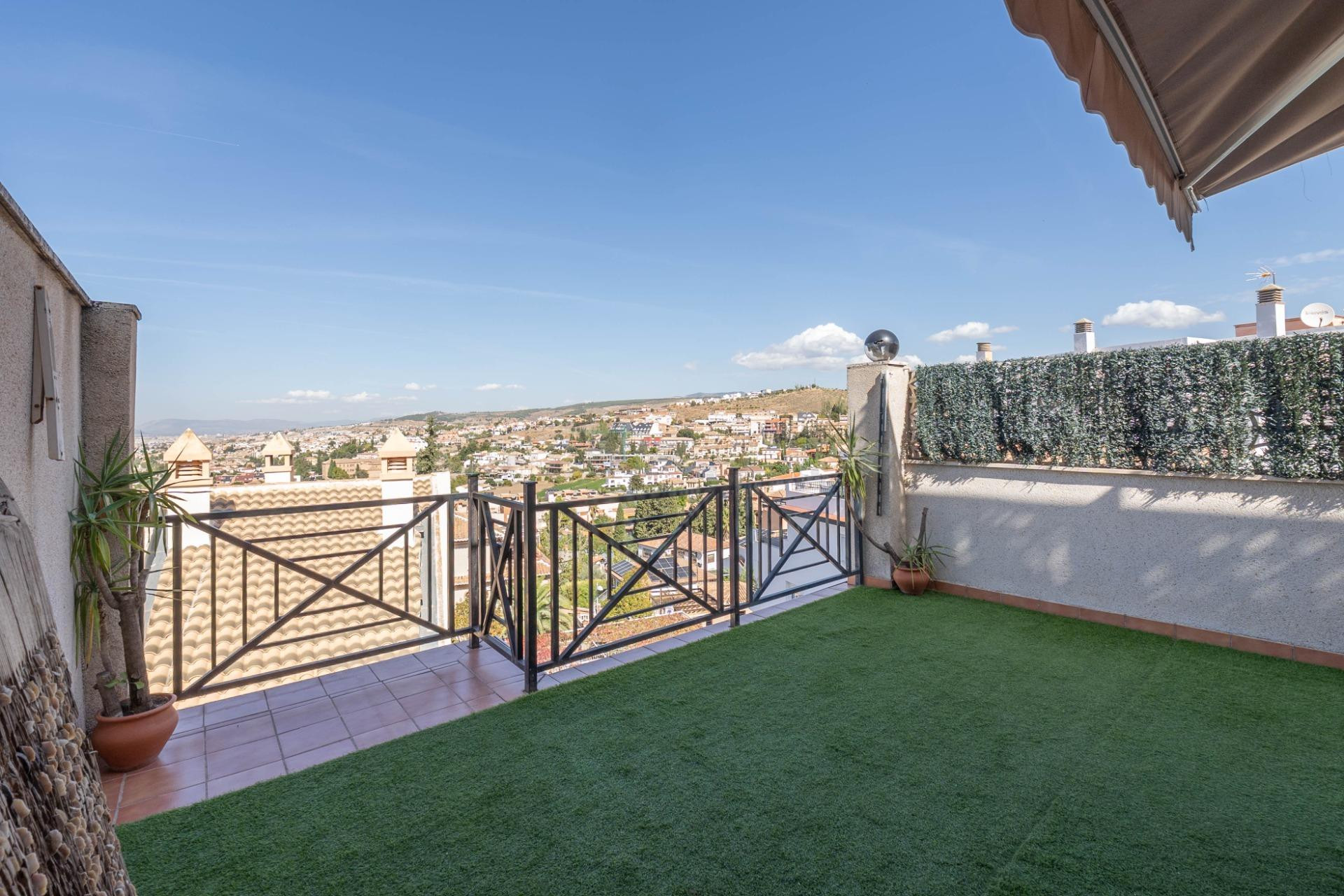 VENTA DE MAGNÍFICO PISO CON AMPLIA TERRAZA - MONACHIL -- GRANADA