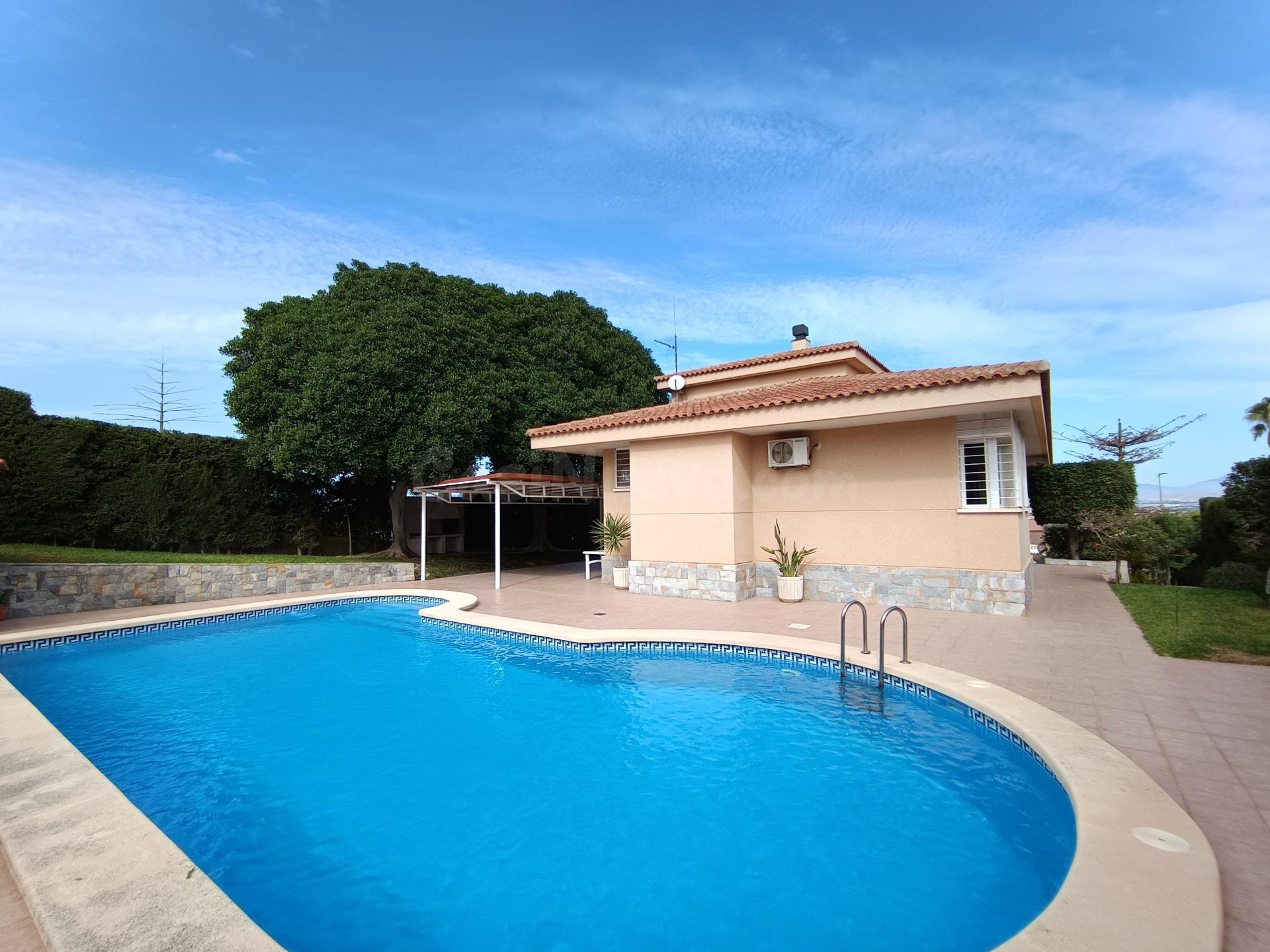 CHALET INDEPENDIENTE CON PISCINA, ZONA DEPORTIVA Y VISTAS PANORÁMICAS EN LOS ROMEROS LAS TORRES DE COTILLAS