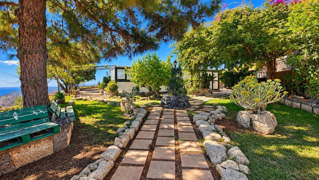 FINCA EXCLUSIVA EN VILAFLOR · 2 VIVIENDAS, VIÑEDO, BODEGA Y PISCINA - foto 3