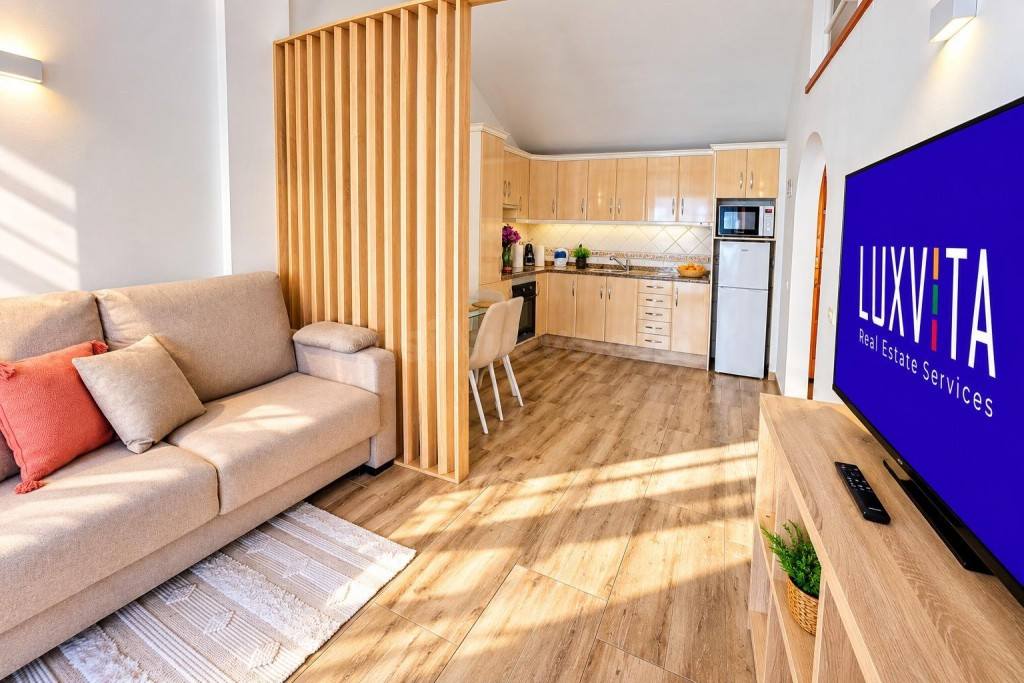 Apartamento con encanto de 1 dormitorio, buhardilla y terraza en Los Cristianos - foto 3