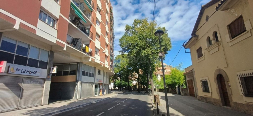 4 habitaciones, tranquilidad y parking propio,  a 5 minutos 