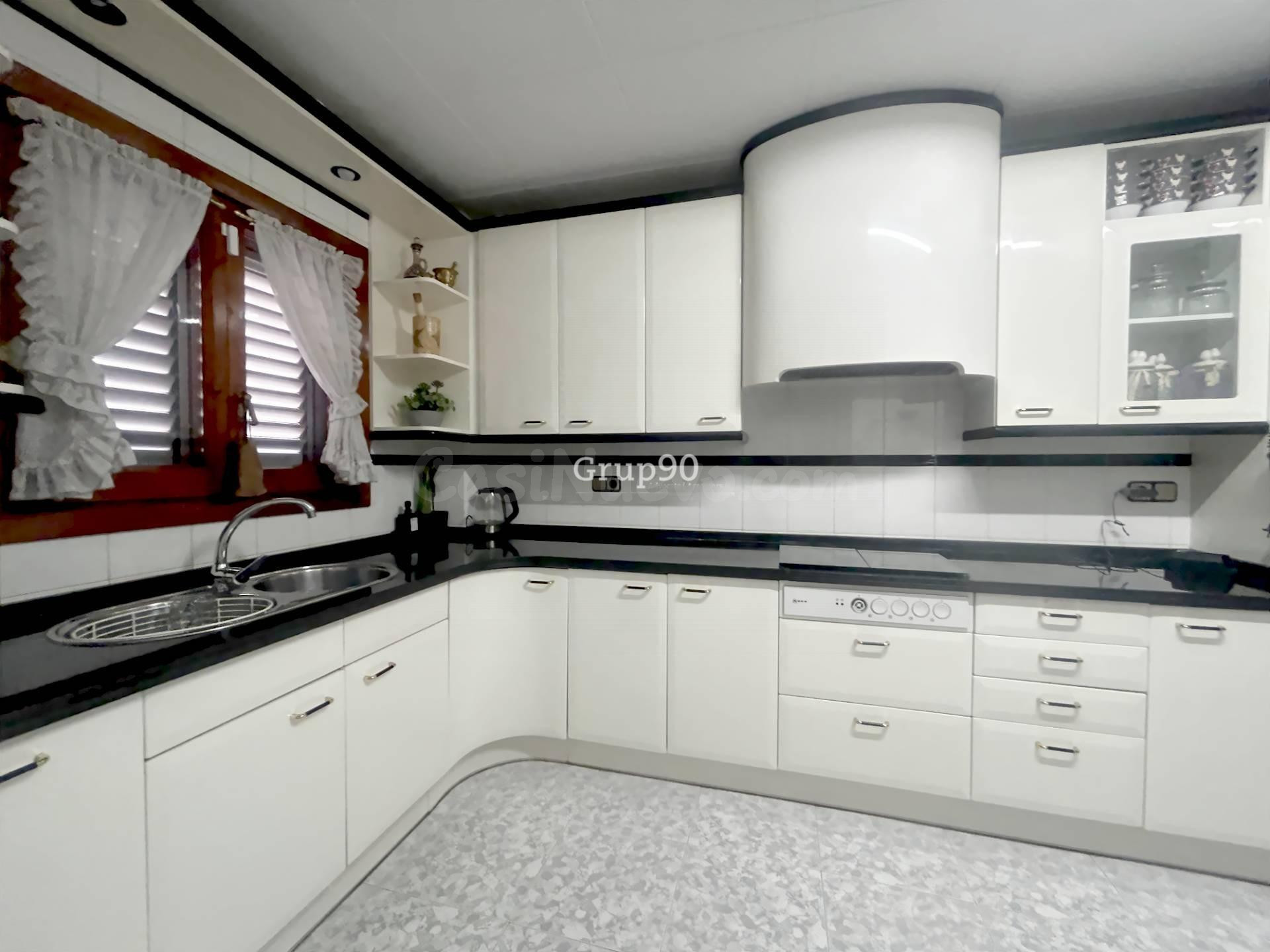 GRAN CASA EN VENTA EN EL CENTRO DE LA BORDETA: ESPACIO, COMO - foto 4