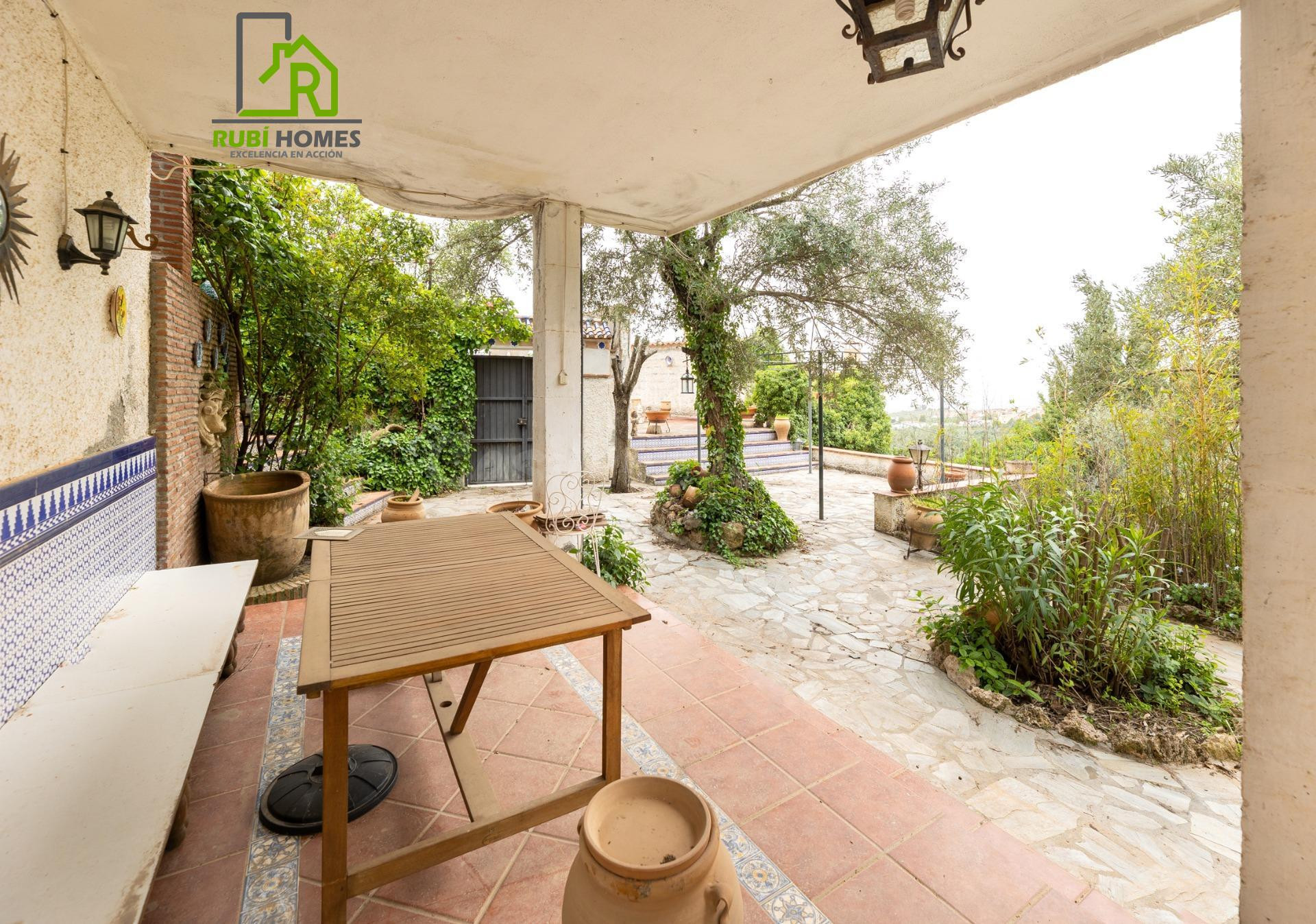 Chalet con gran parcela en Cogollos