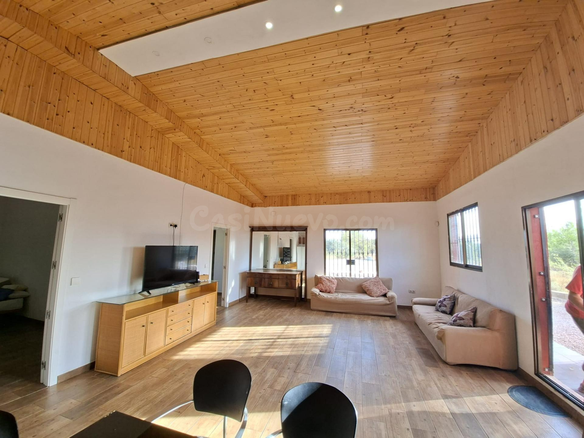 CHALET EN MONTSERRAT: AMPLITUD, COMODIDAD Y POSIBILIDADES PARA CREAR TU NUEVO HOGAR