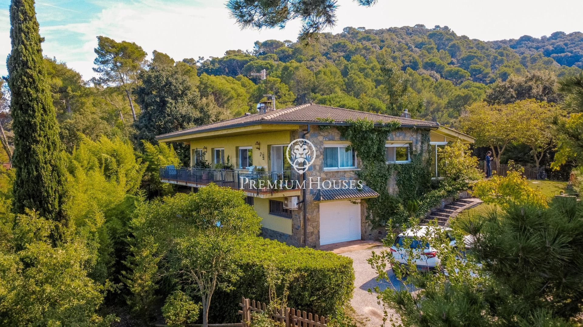 Exclusiva casa en Vallromanes. Naturaleza, privacidad y vistas panorámicas.