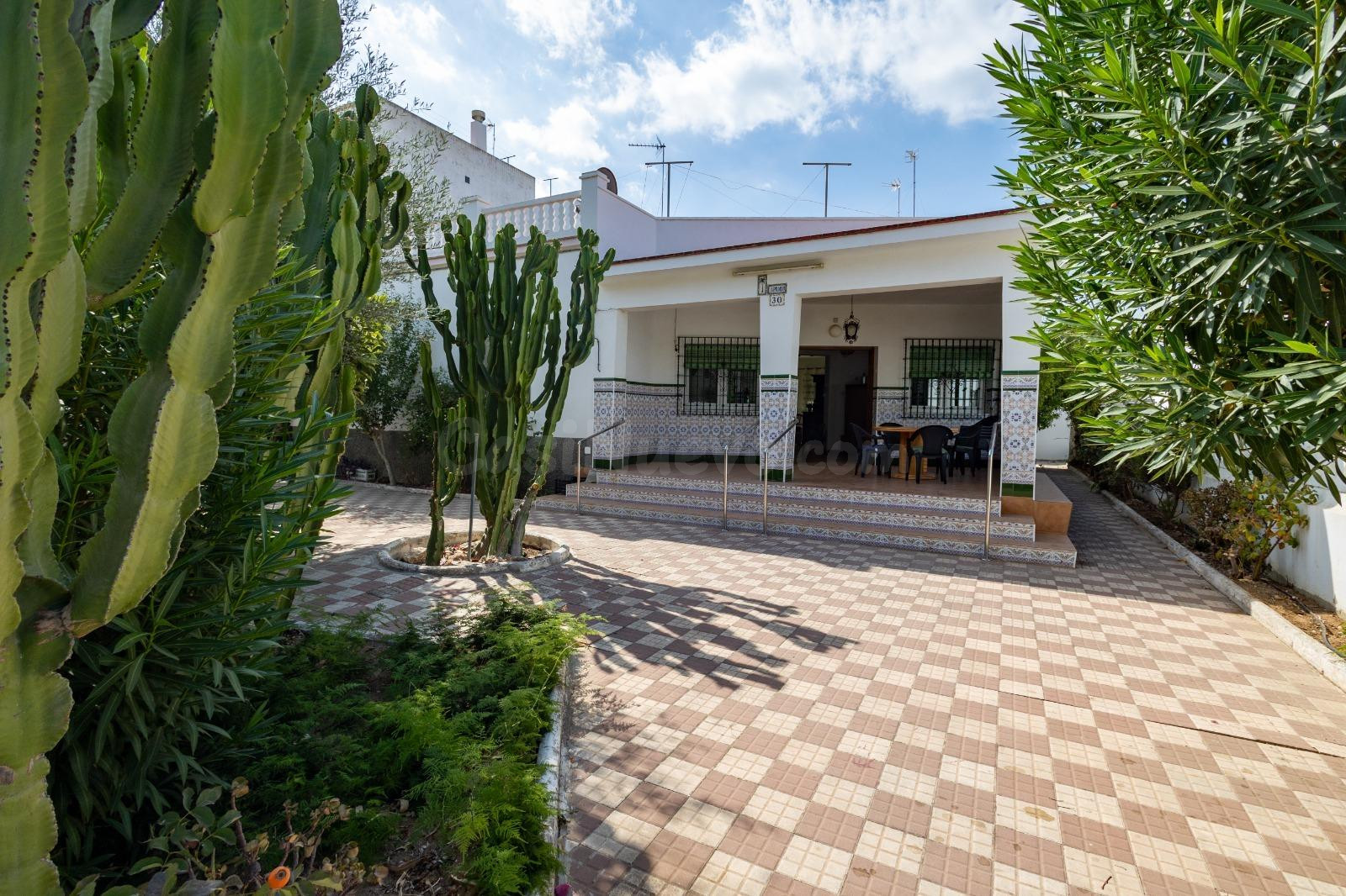 QUIERES COMPRAR TU GRAN HOGAR FAMILIAR JUNTO AL MAR DE PLAYA DE REGLA?... NO PUEDES PASAR POR ALTO ÉSTA!