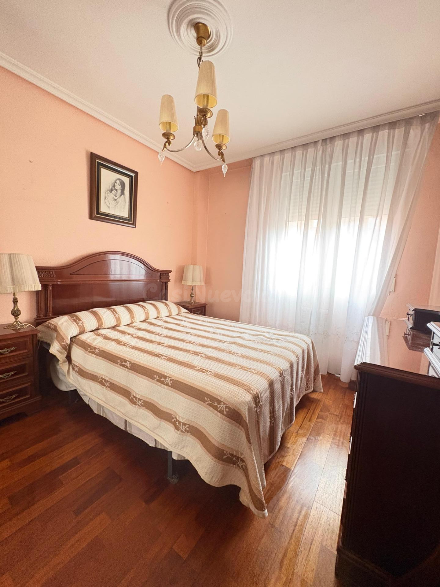 PISO 3 habitaciones. PLAZA DE GARAJE. BARRIO SAN JUANILLO. - foto 2