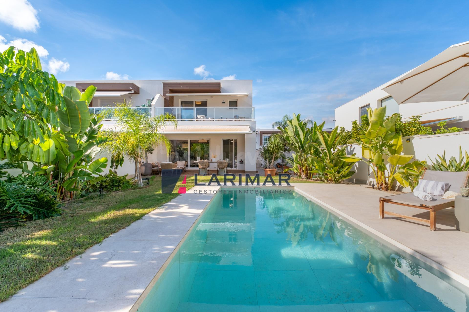 ✨ EXCLUSIVA PROPIEDAD EN ESQUINA CON 393 m2 DE PARCELA, PISCINA PRIVADA Y ENERGÍA SOLAR EN ZONA NOU NAZARETH SAN JUAN DE ALICANTE