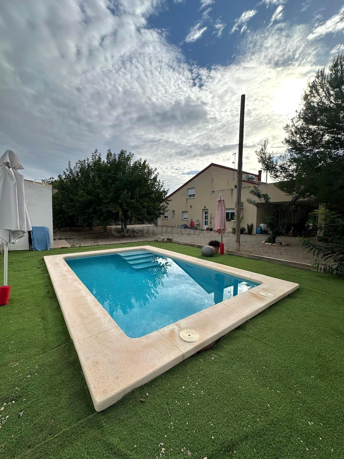 Finca rústica con vivienda, piscina y parcela de 8.842 m2 en Alhama de Murcia - foto 2