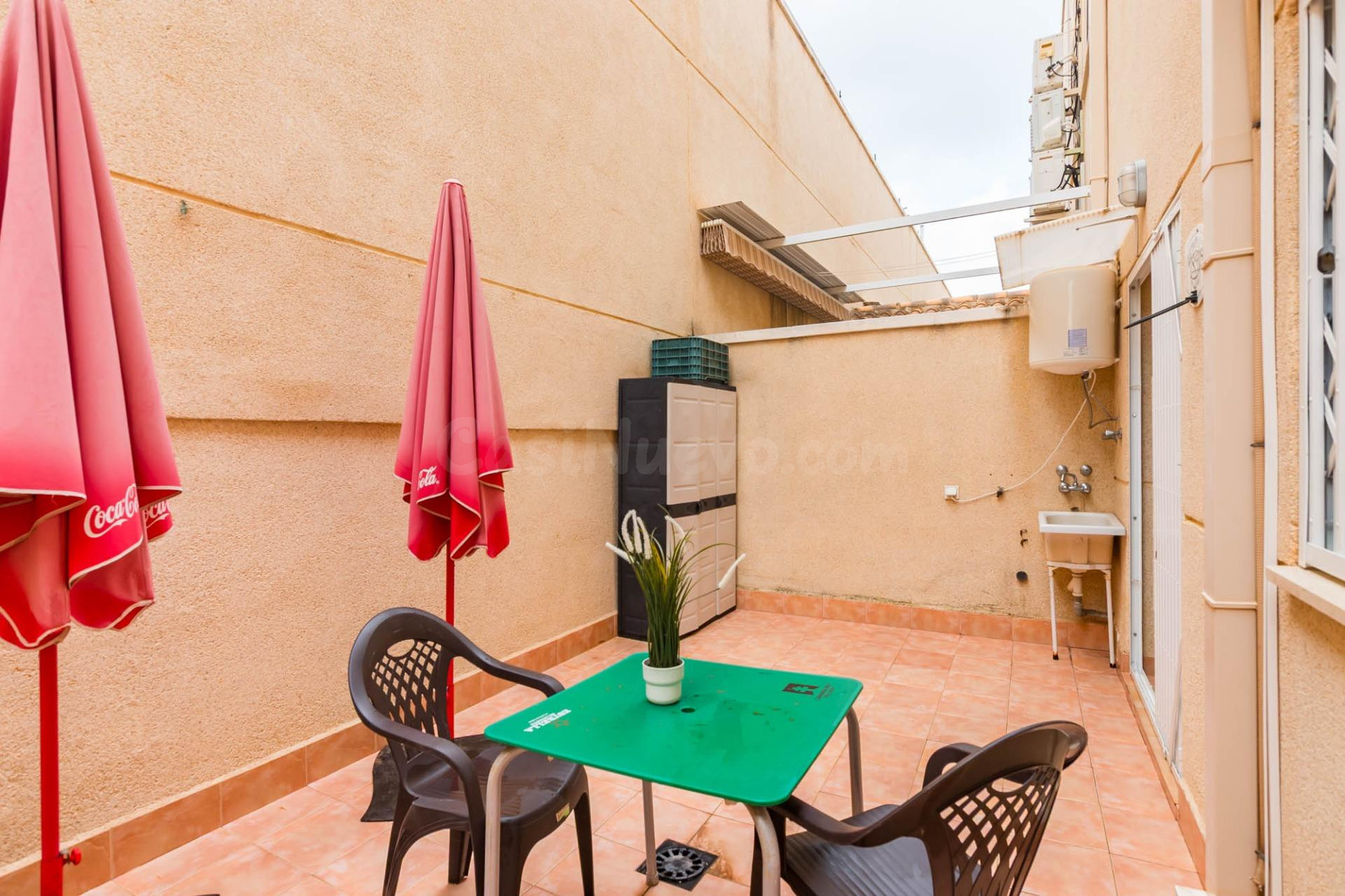 Dúplex amplio de 5 dormitorios con patio, terraza y buhardilla en San José de la Montaña