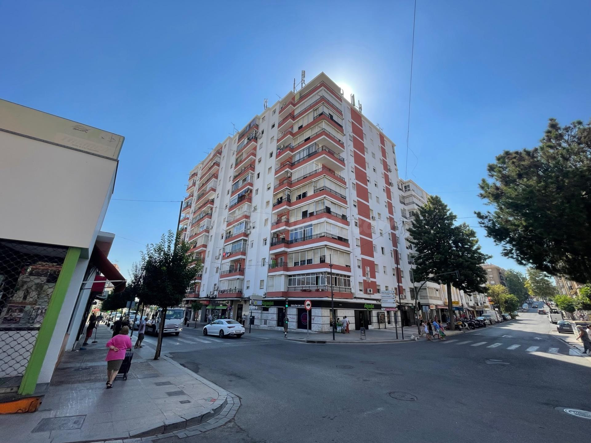 ¡Gran Oportunidad de Inversión y Reforma en San Juan de Aznalfarache!