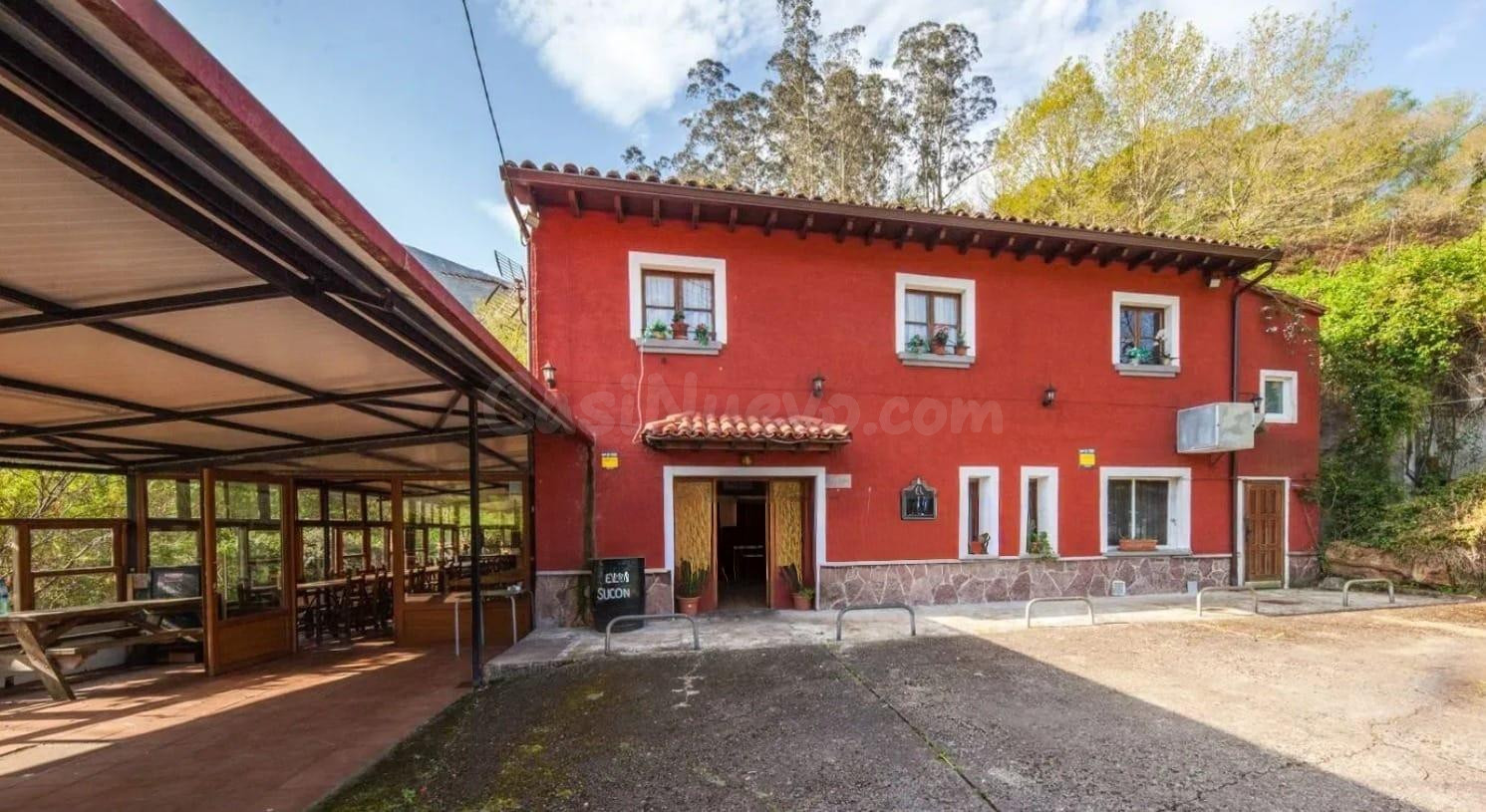 Vivienda con Restaurante listo para continuar la actividad, 