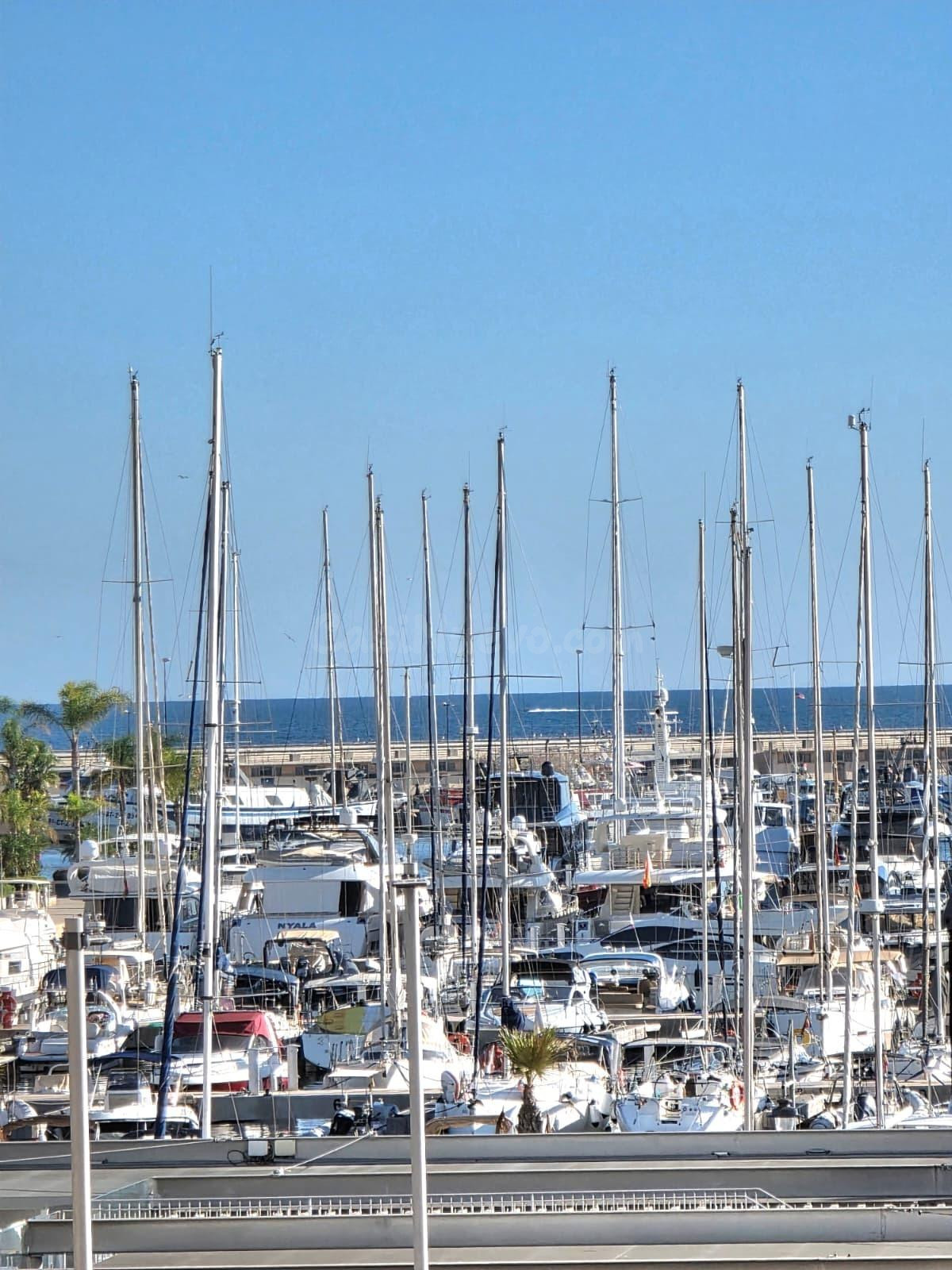 FANTASTICO PISO SEMINUEVO CON TERRAZA - PUERTO SANTA POLA