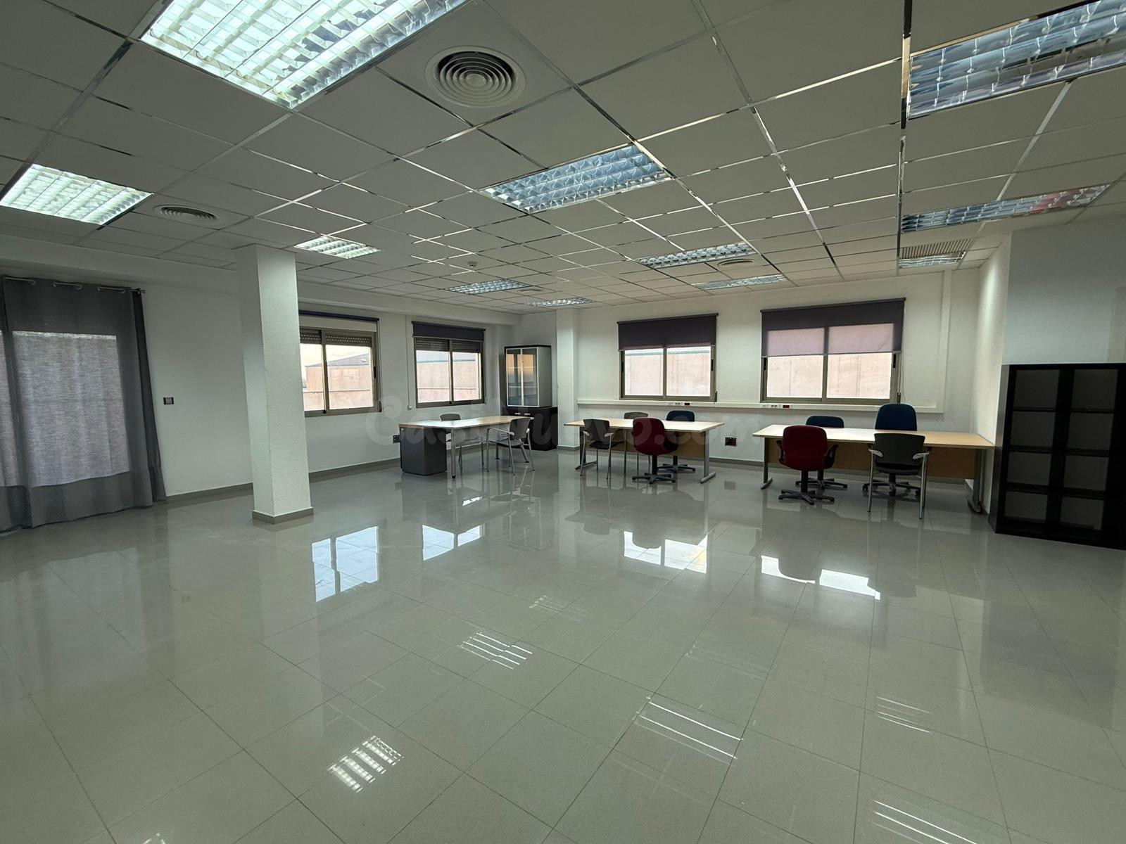 “Alquila Oficina Moderna de 115 m2 en Los Alcázares – Listo para Estrenar” - foto 3