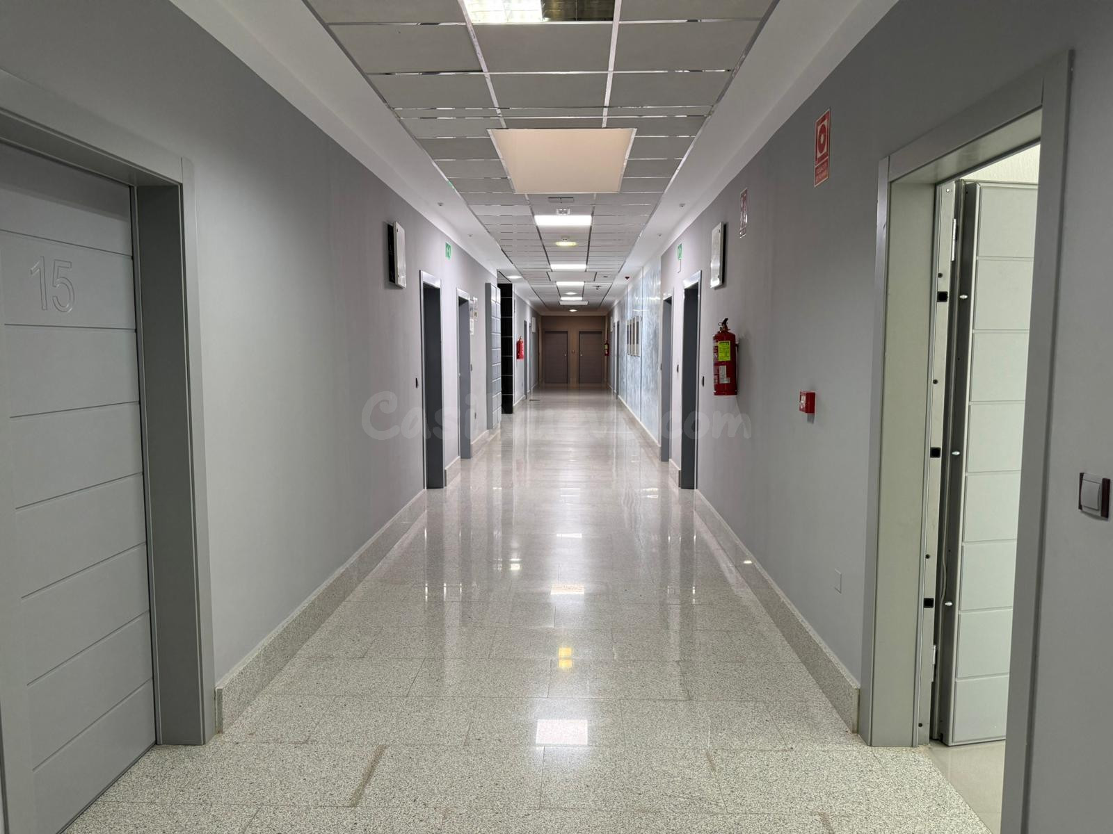 “Alquila Oficina Moderna de 115 m2 en Los Alcázares – Listo para Estrenar” - foto 4