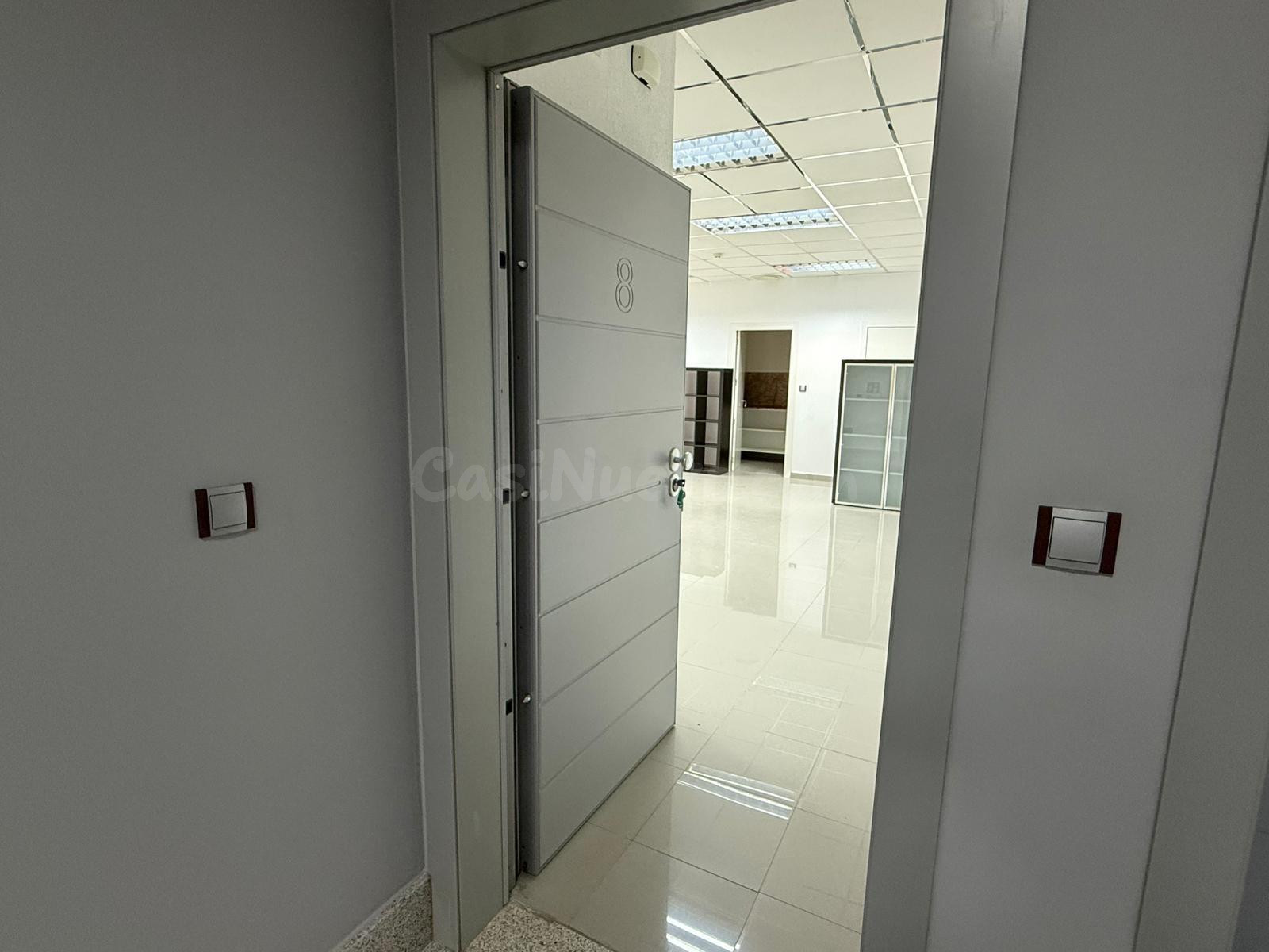 “Alquila Oficina Moderna de 115 m2 en Los Alcázares – Listo para Estrenar” - foto 5