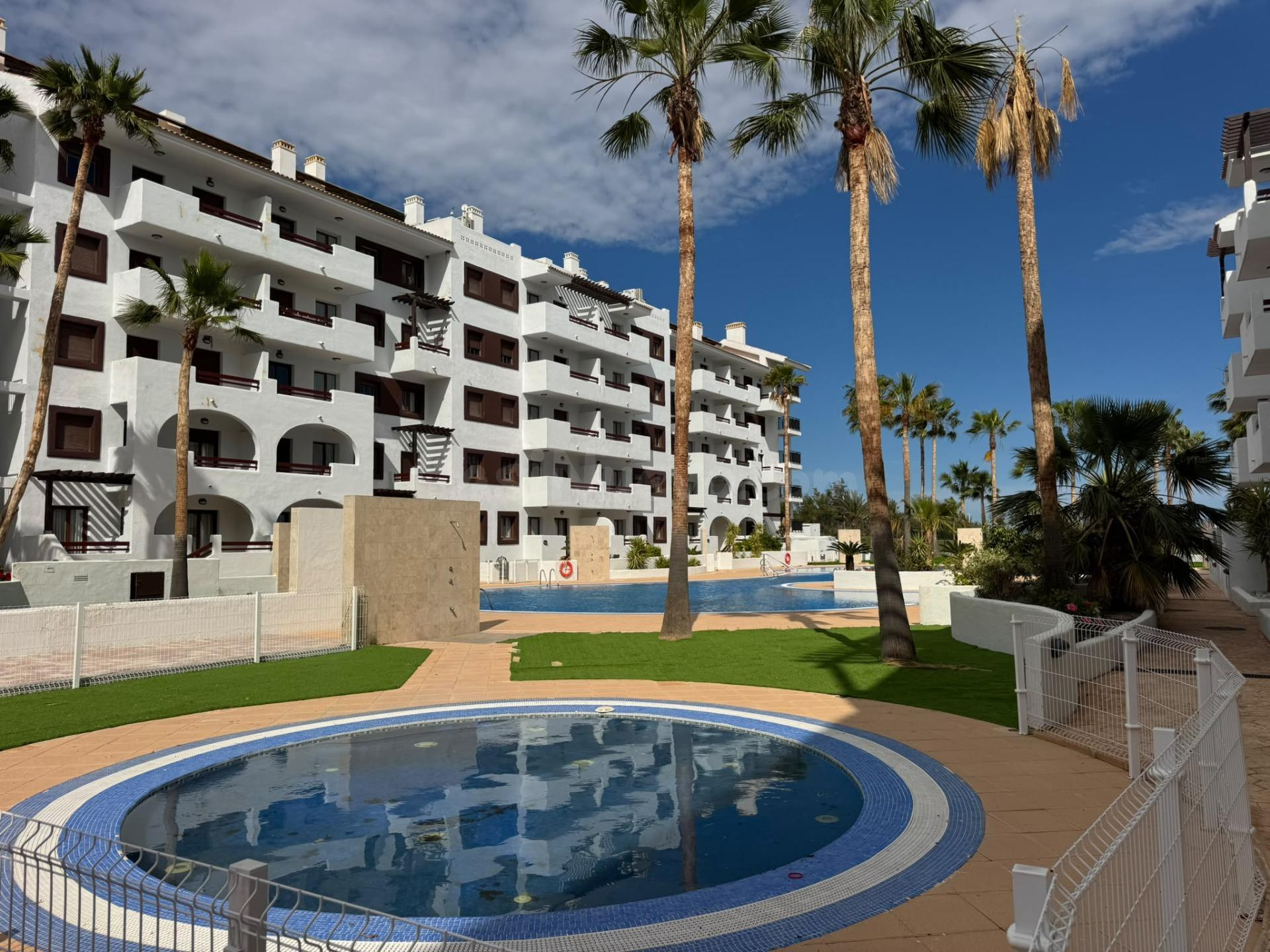 Apartamento   en Serena Golf: Terraza, Patio Privado y Ocio en un Entorno Exclusivo - foto 3