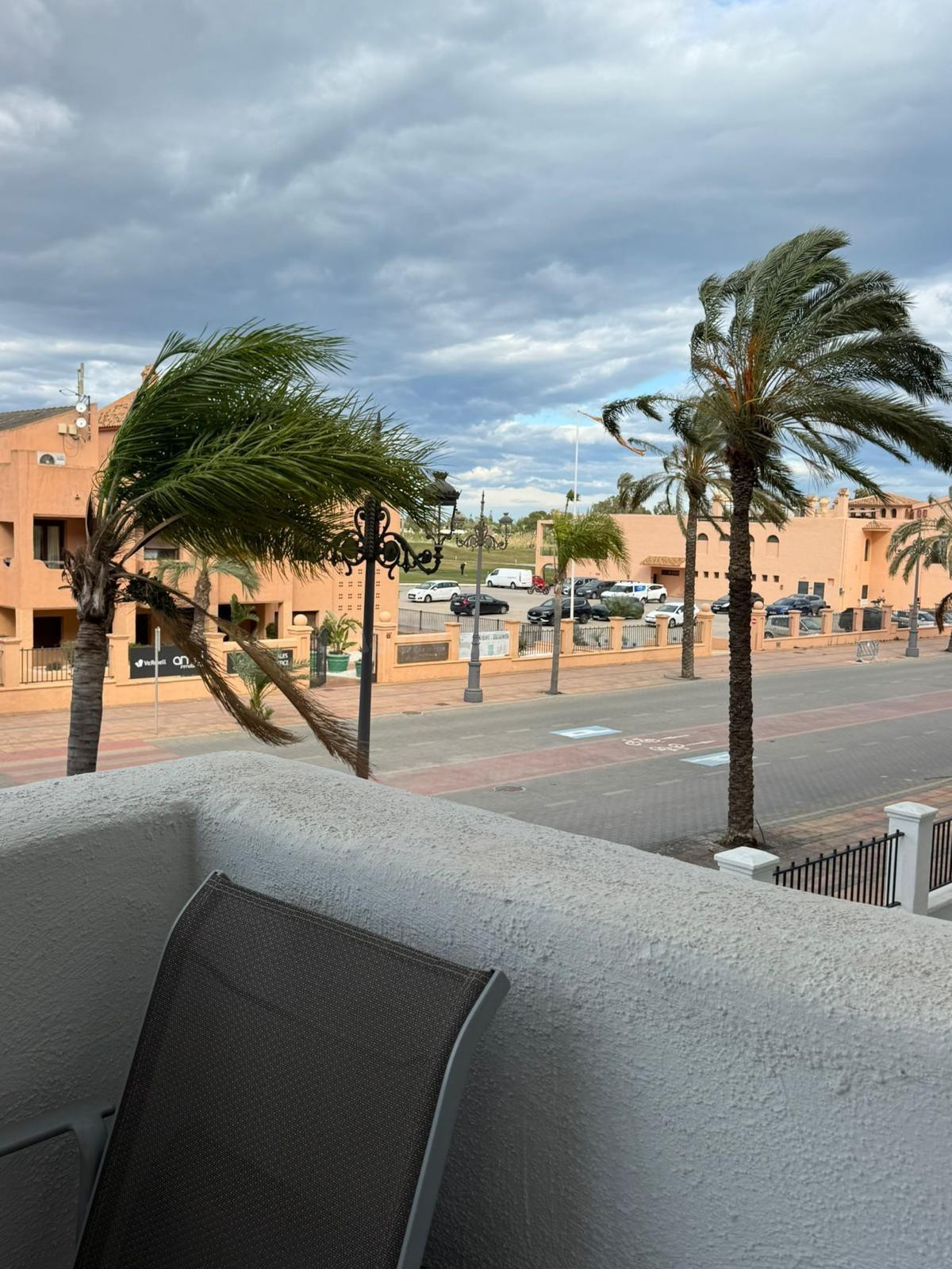 Serena Golf Escape: Tu Refugio Ideal con Amplia Terraza, Relax y Golf. ALQUILER TEMPORAL - foto 2