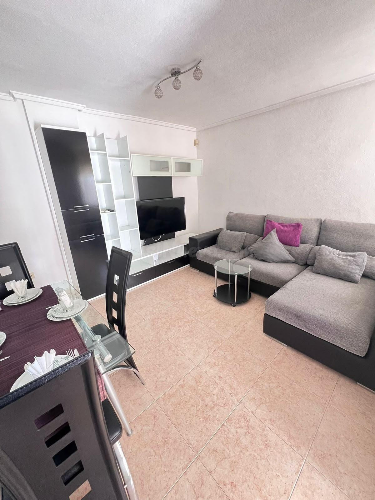 FABULOSO APARTAMENTO CON PISCINA COMUNITARIA, IDONEO PARA VIVIR TODO EL AÑO