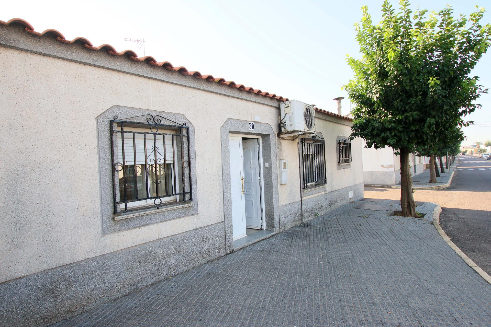 Casa en planta baja en Valdelacalzada