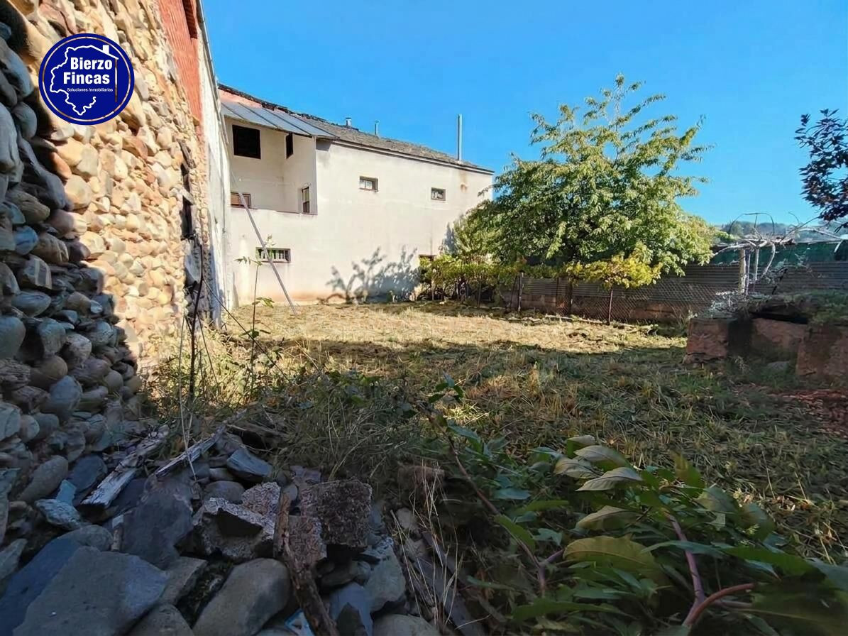 **SE VENDE CASA PARA REFORMAR EN QUILÓS**