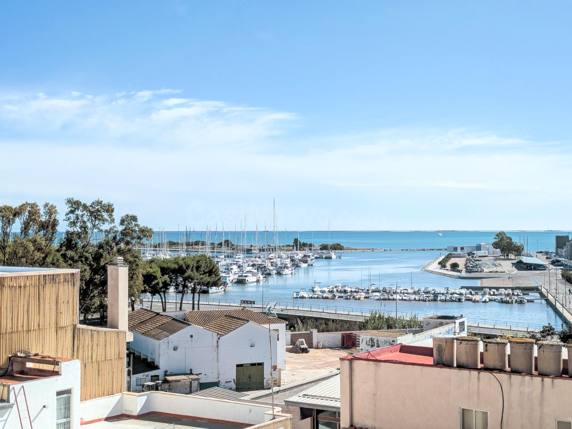 Ático en La Ràpita con Vistas al Mar y Montaña por €112,000