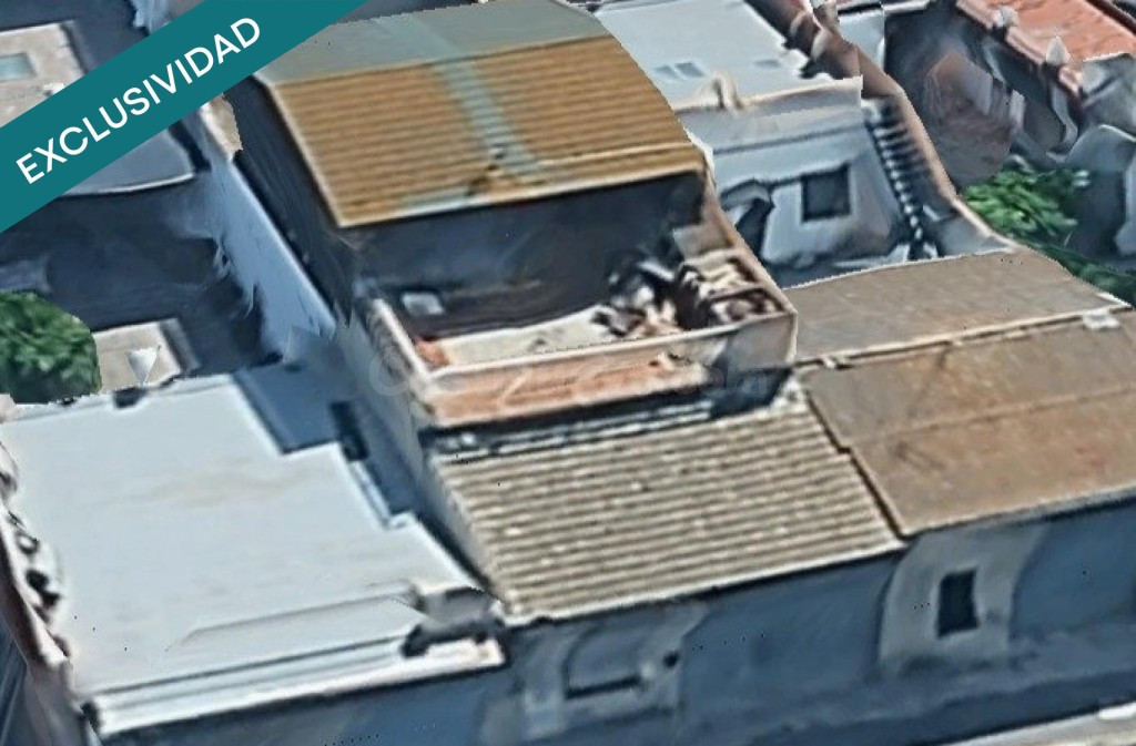 ALMACÉN DE 145 m² CON GRAN POTENCIAL Y DOS CASAS DE MADERA EN BONREPÒS