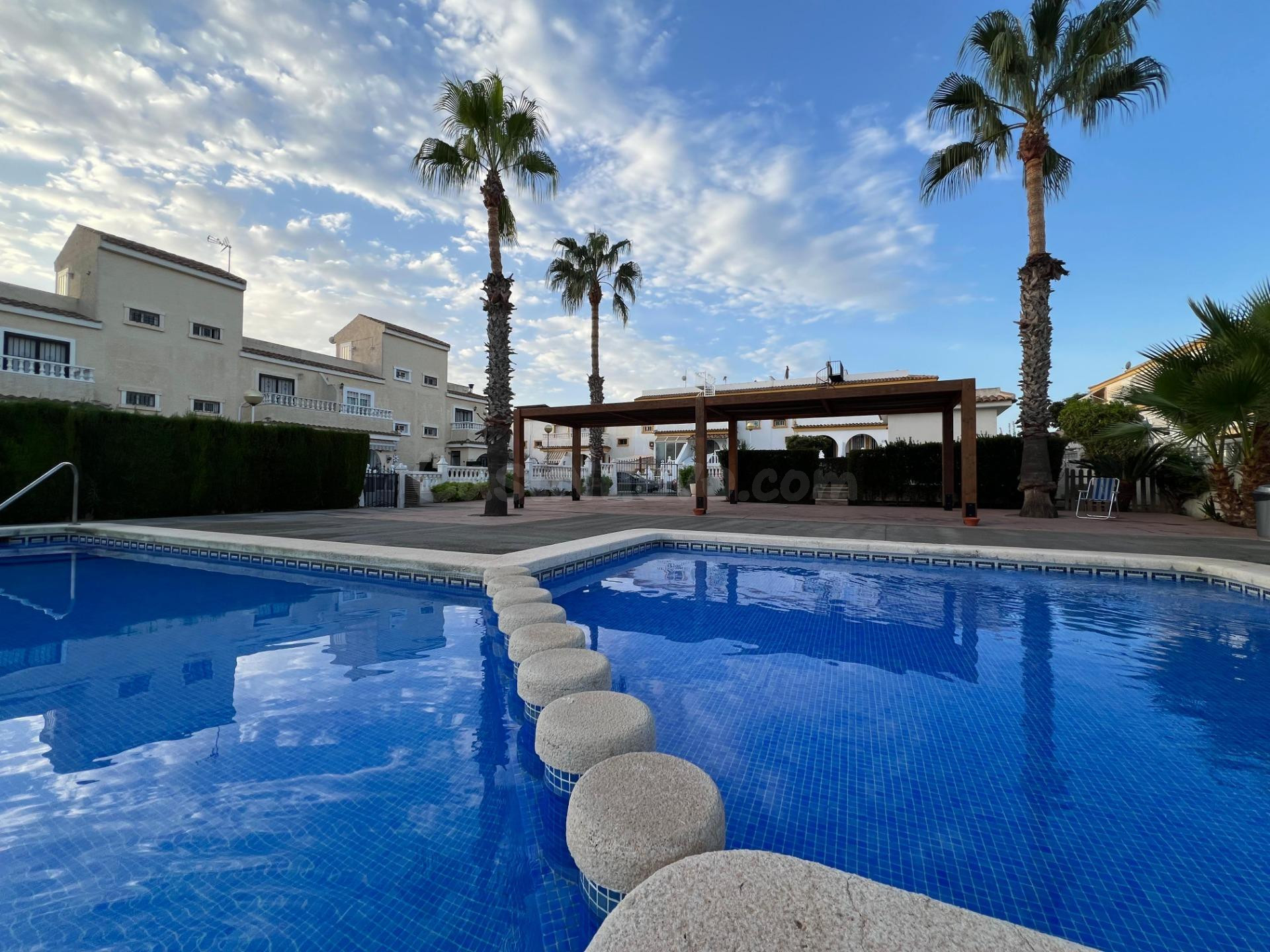 Bungalow en Gran Alacant con Piscina