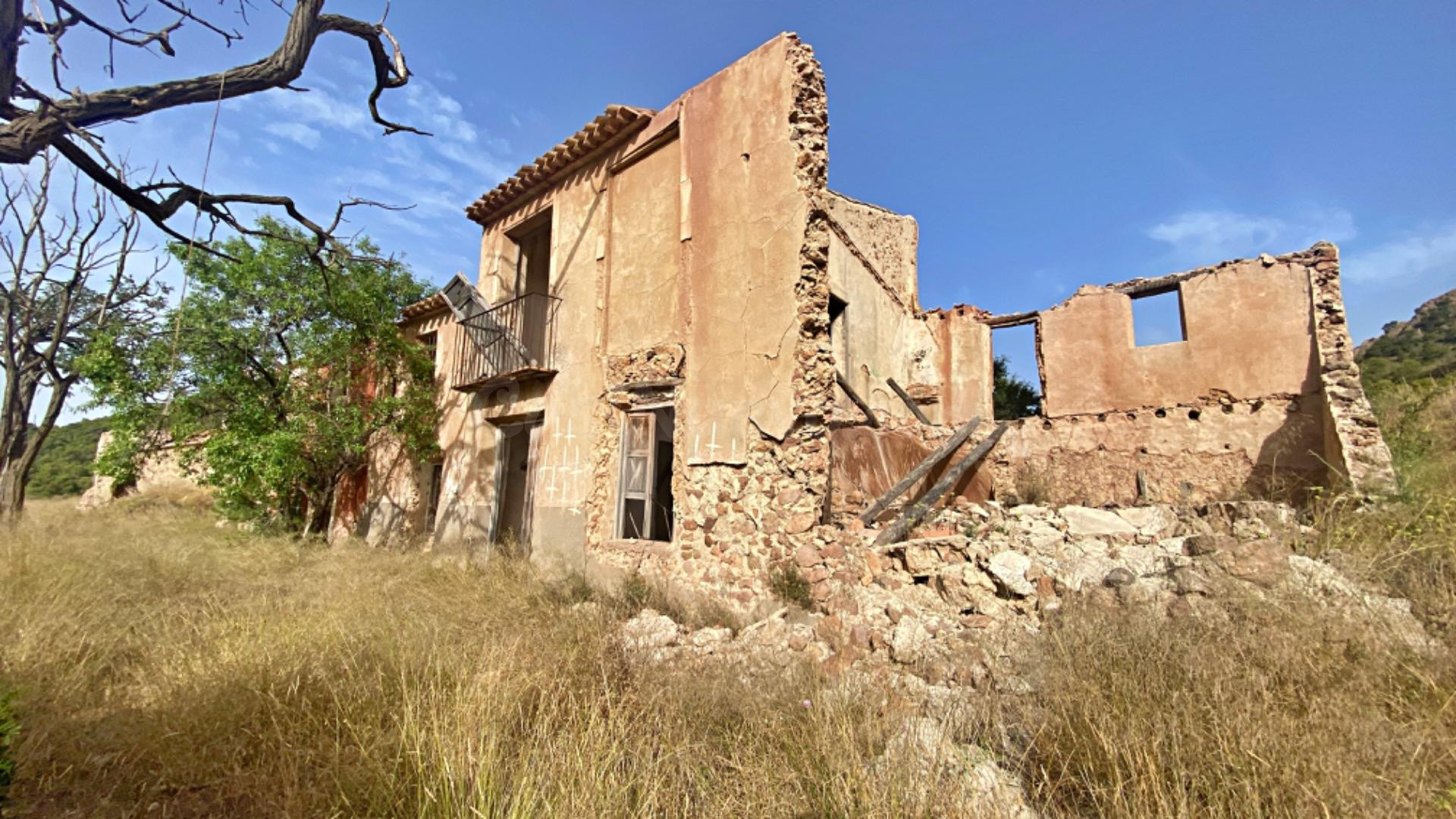 FINCA DE 6 Hectáreas con CASA CORTIJO para reformar - foto 2